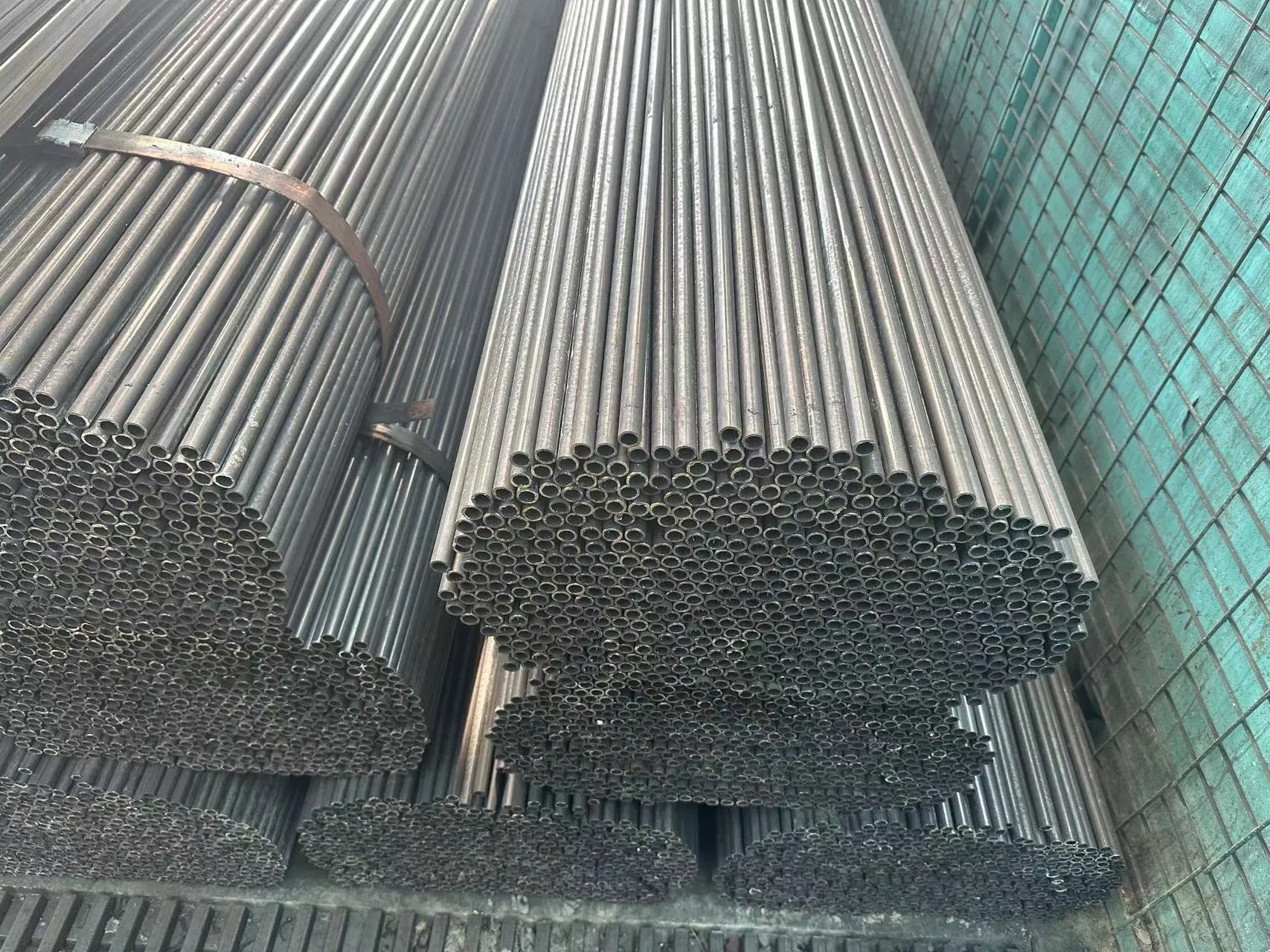 Factory Wholesale/Supplier Hot Rolled Q195 Q235 Q355 Customized Welded Circle Steel/Carbon/Galvanized Pipes for Medical Equipment