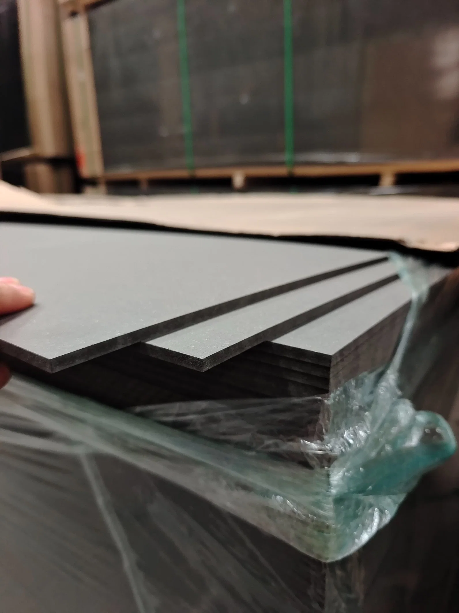 Möbel HDF Holzplatten Feuerbeständigkeit 12mm Black Core MDF Platten für Tür