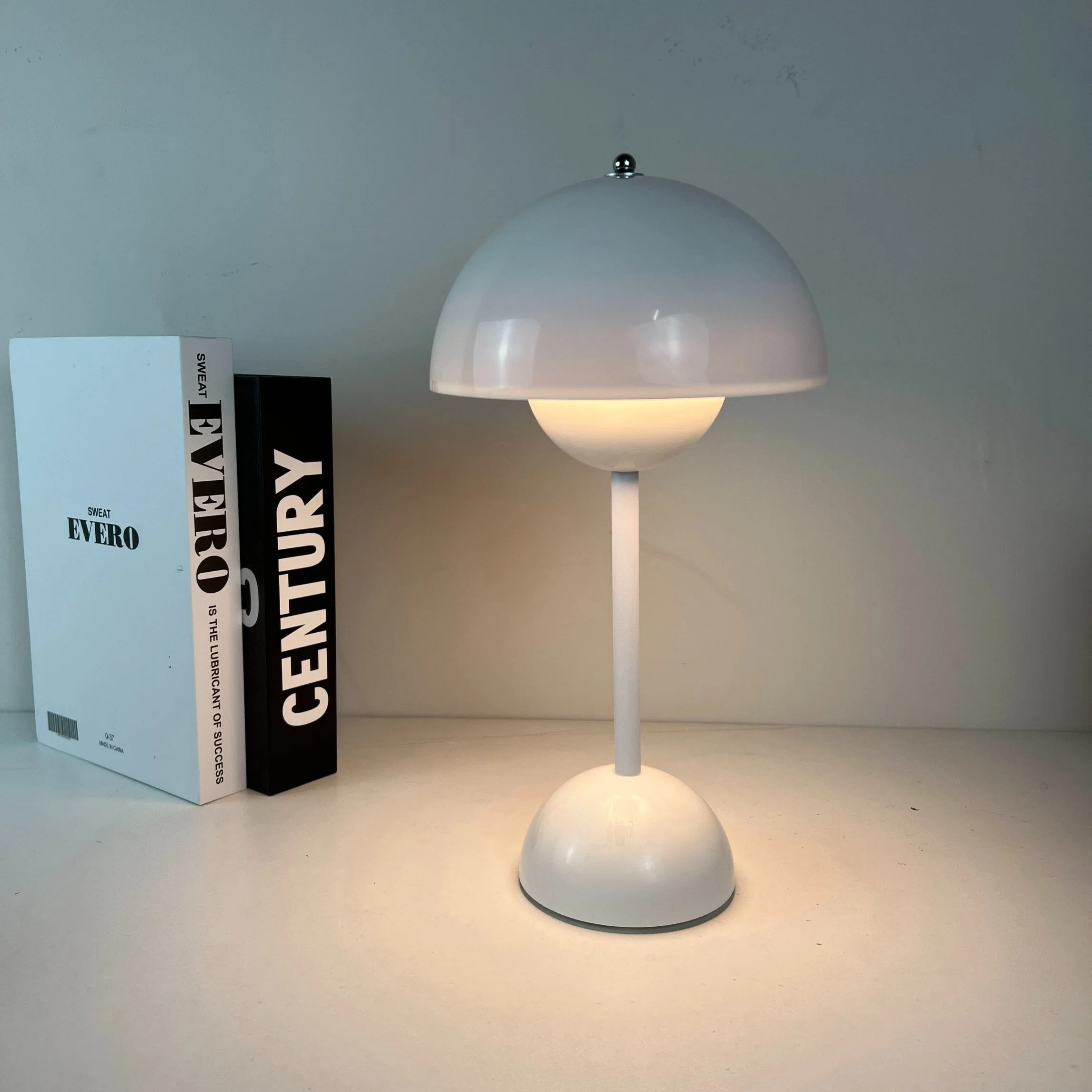 New Design European Indoor Metal Modern LED Table Eye Protective Reading Lamp