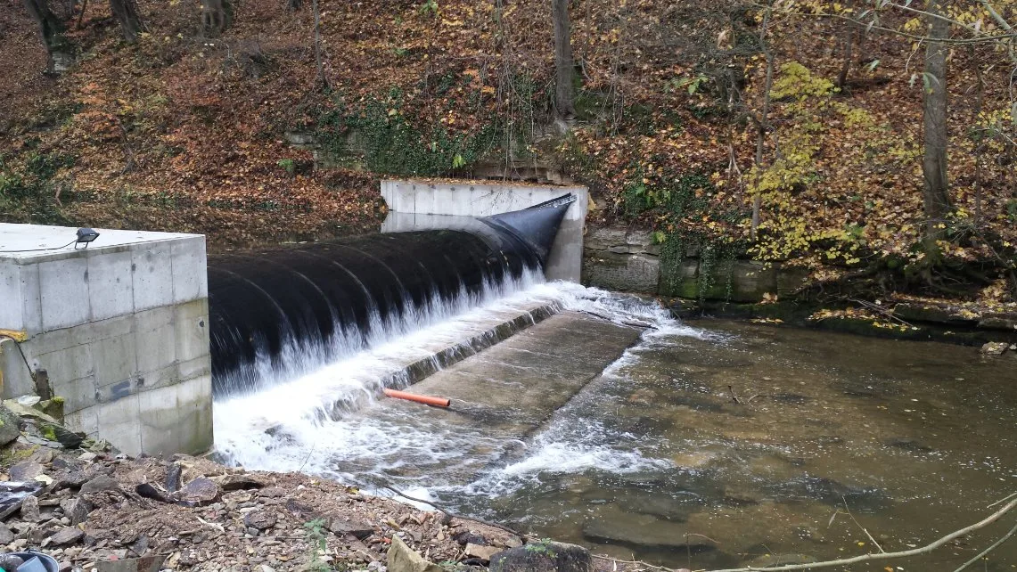 T004 30 años de vida de servicio larga Rendimiento de alta calidad/alto costo buen Precio Represa inflable de agua Represa de goma de agua para el río