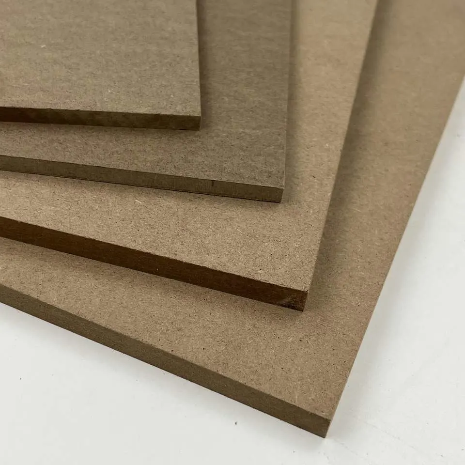 Las materias Plain de fibra de densidad media de MDF de 18mm de alto brillo a doble cara WBP melamina ignífuga ante la Junta de MDF para muebles