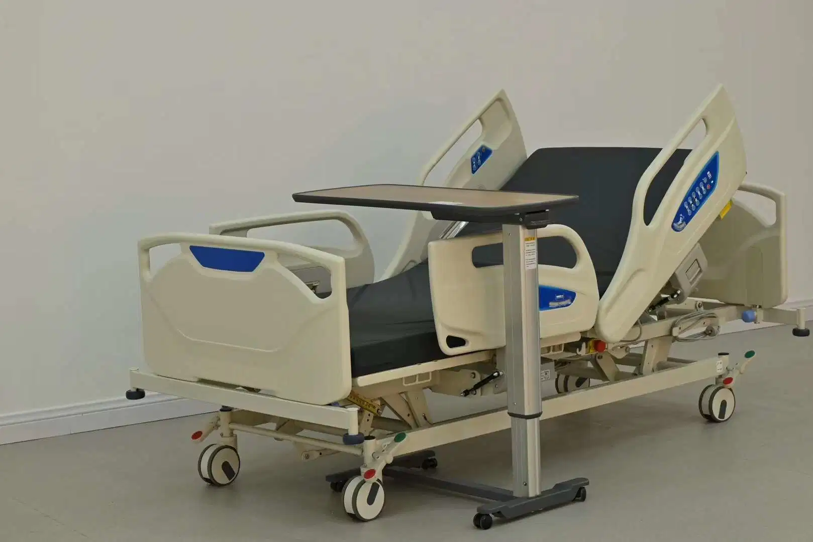 El equipo de Hospital confortable cama ajustable de acero inoxidable Electric Medical cama UCI