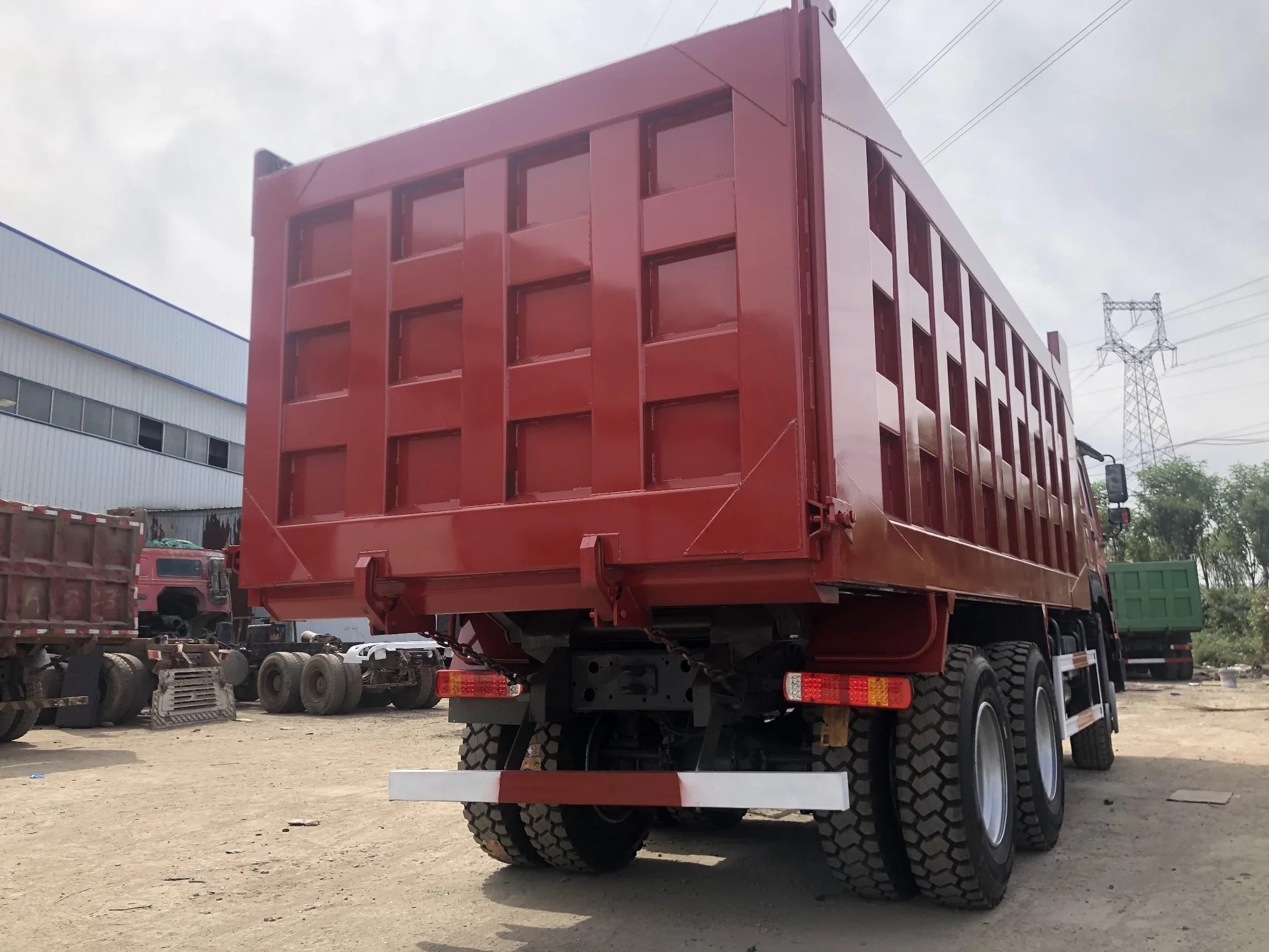 A condição original de boa qualidade usado caminhão de caixa basculante Modelo 2016 375HP 35 Cbm Usado Sinetruck Euro3 HOWO Mining Caminhão Basculante