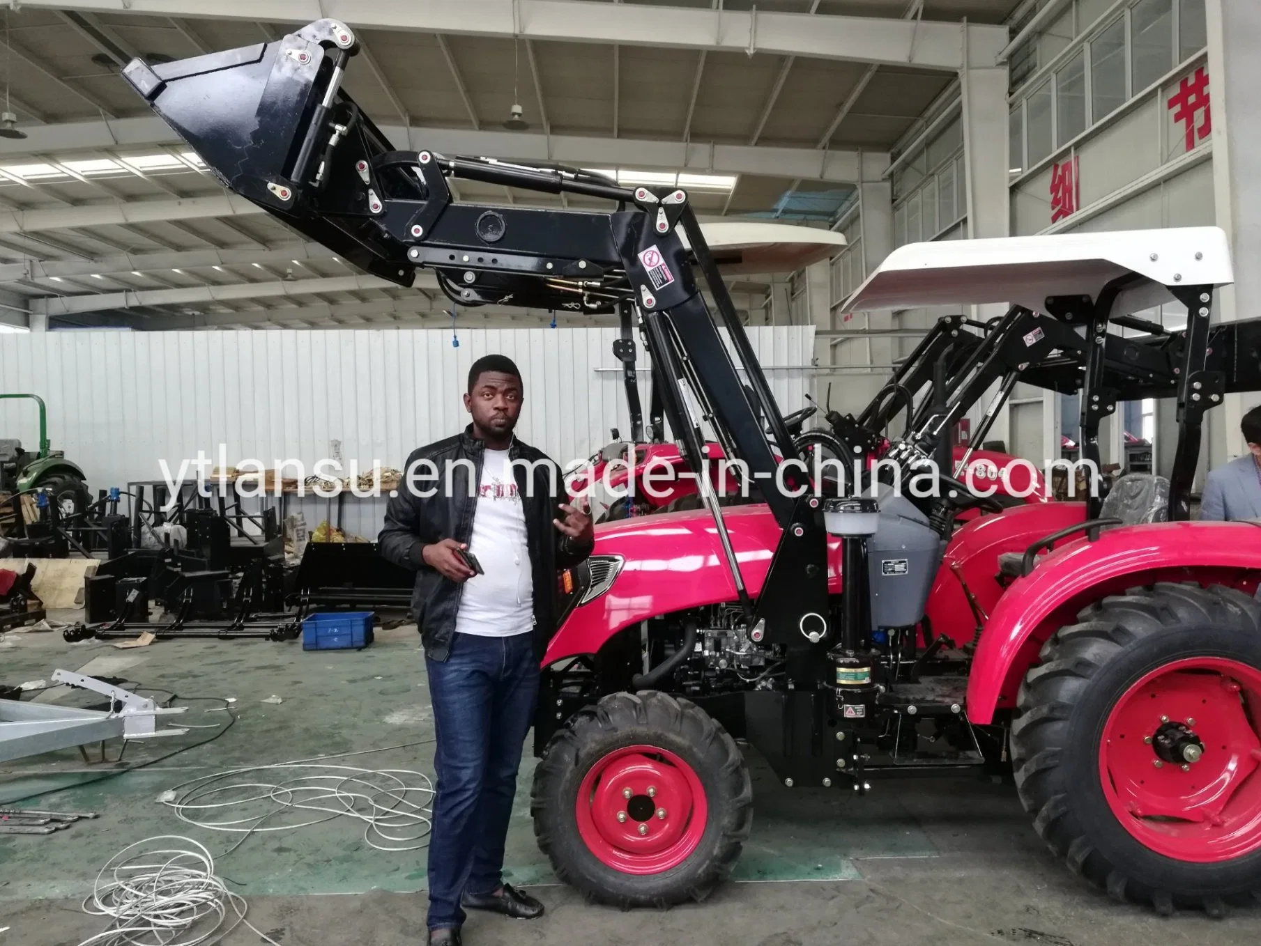 Factory Directly Sale 4 Wheel Drive 70HP Tractor with Front End Loader