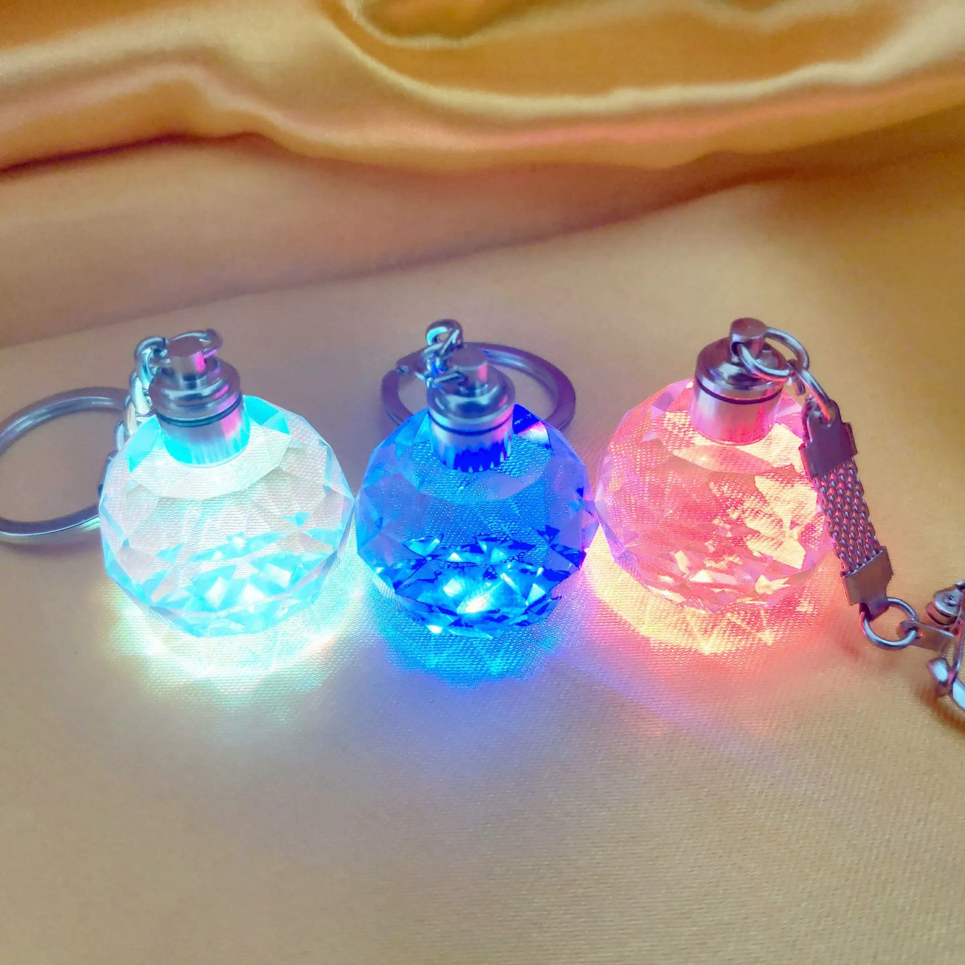 2021 Promotion Gift Cheap Wholesale 3D Custom Laser Logo Crystal LED Keychain