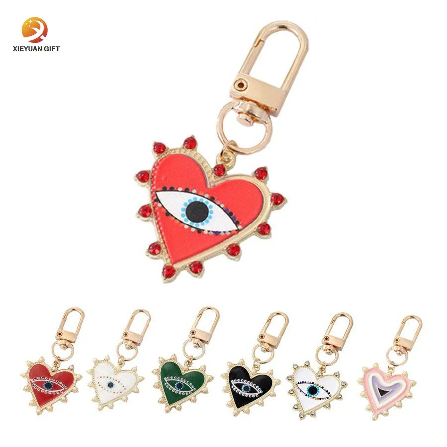 Porta-chaves com logótipo personalizado Big Eyes Cartoon Heart-Shaped Emalem Color Porta-chaves metálico