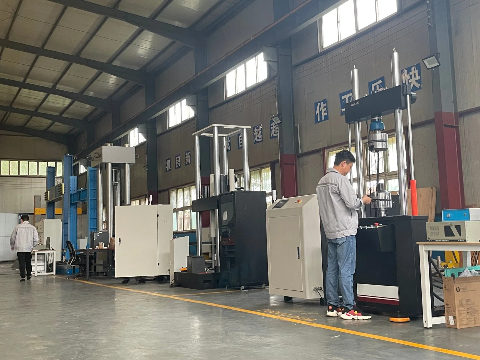 Electromagnetic Crankshaft Resonance High Temperature in-Situ Scanning Fatigue Tester