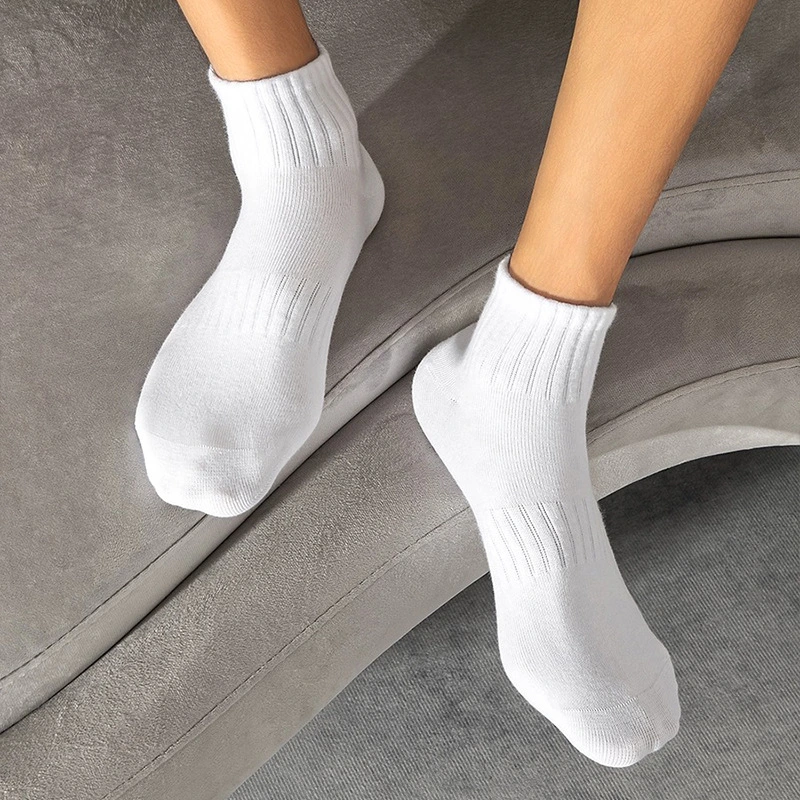 Customized MID-Calf Men's Socks Wear Cotton Custom High Socks Professional Sports Socks