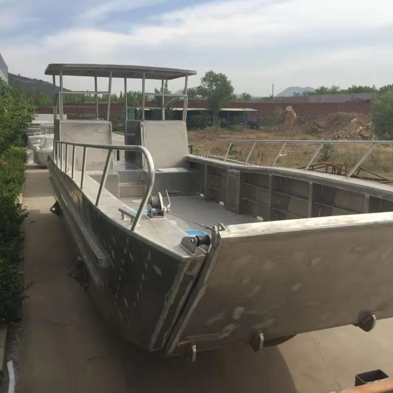 Buque de carga de aluminio de desembarco en barco de motor con un gran espacio de cubierta