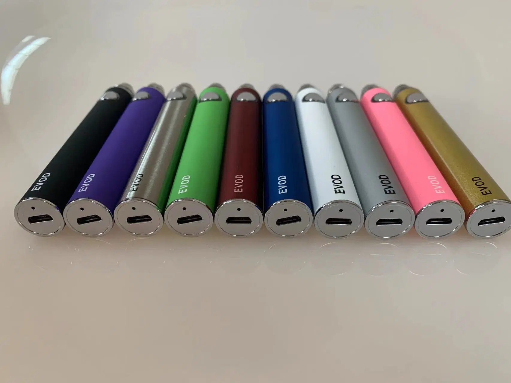 Wholesale/Supplier 3000 Puff Disposable/Chargeable Vape with OEM Brand Evod Battery