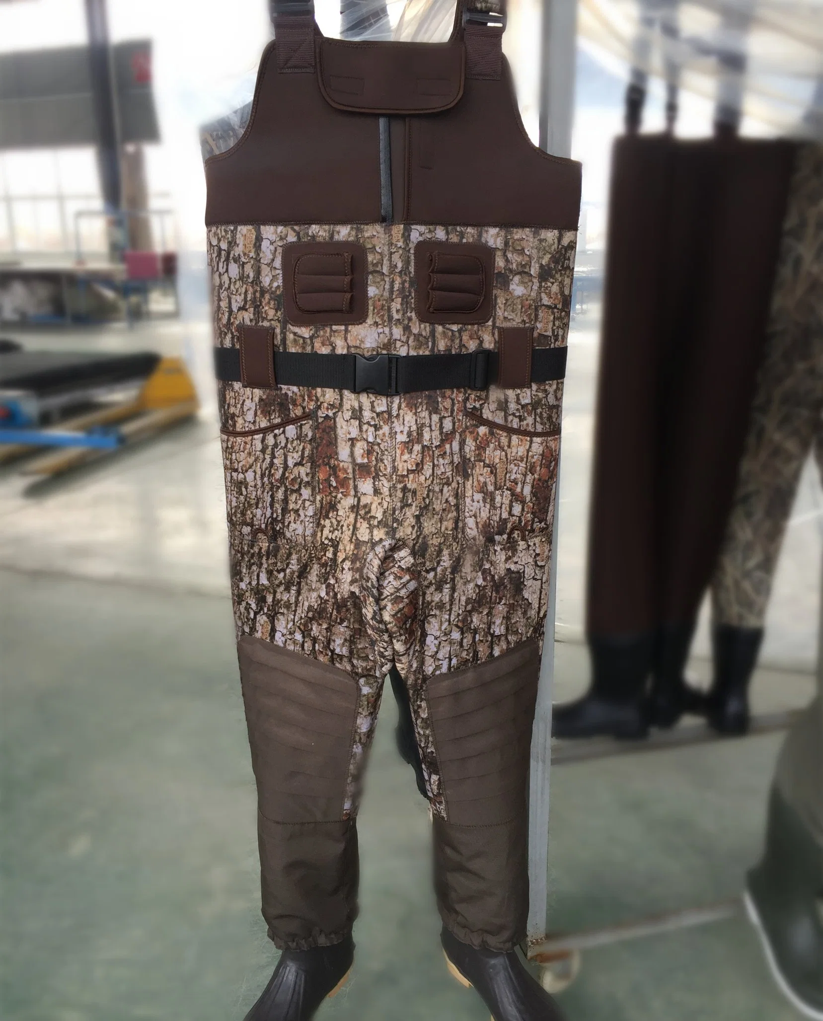 2022 New Style Custom Made Neoprene Camo Chest Wader with Rubber Boots for Hunting