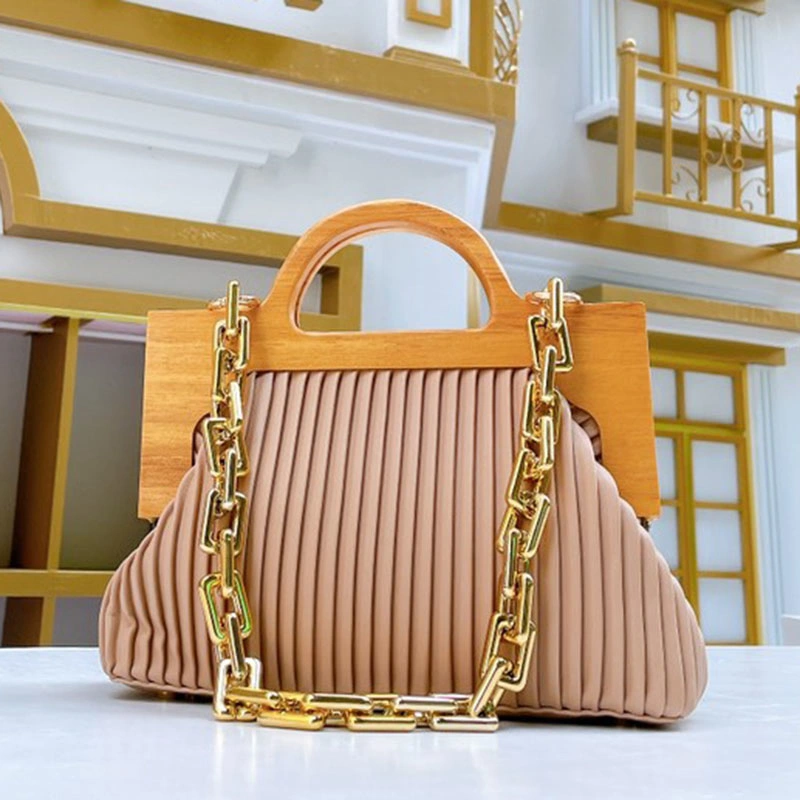 Sh2022 Luxury Fashion Designer Shoulder Dumpling Wooden Clutch Cloud Shape Purse Ruched Hand Ladies Trendy Pleated Underarm Women Thick Chunky Chain Bag