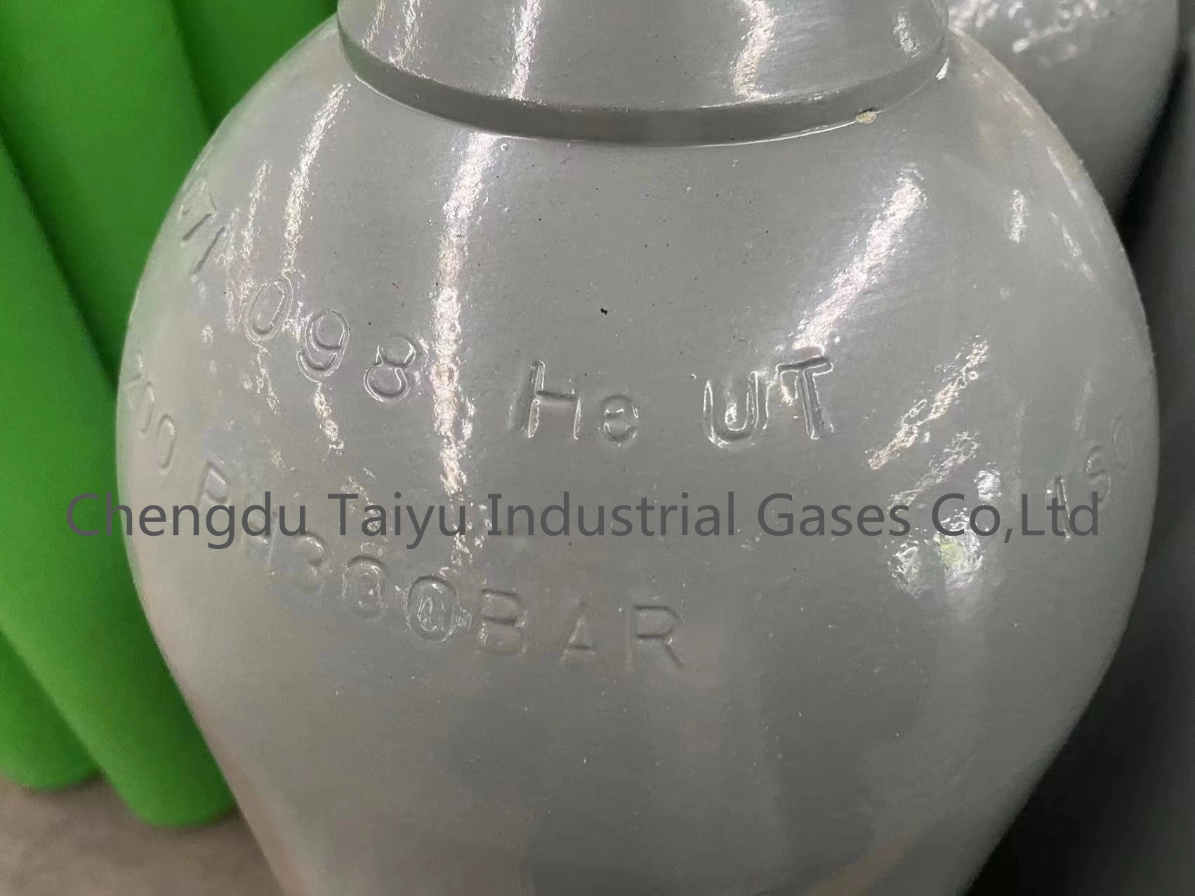 China Manufacture ISO Certification High Purity 99.999% Helium Gas Cylinder