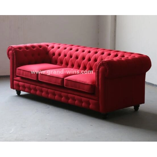 Tecido vermelho Velvet Chesterfield Sofá cama de Lazer situado Quarto de hotel