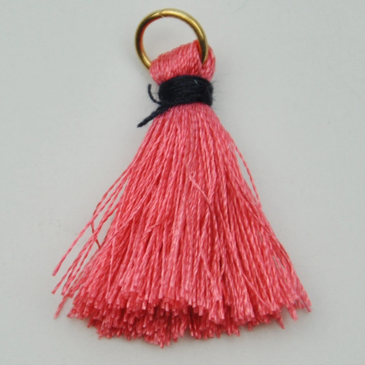 Wholesale/Supplier Small Fashion Polyester with Metal Ring Tassel for Garment