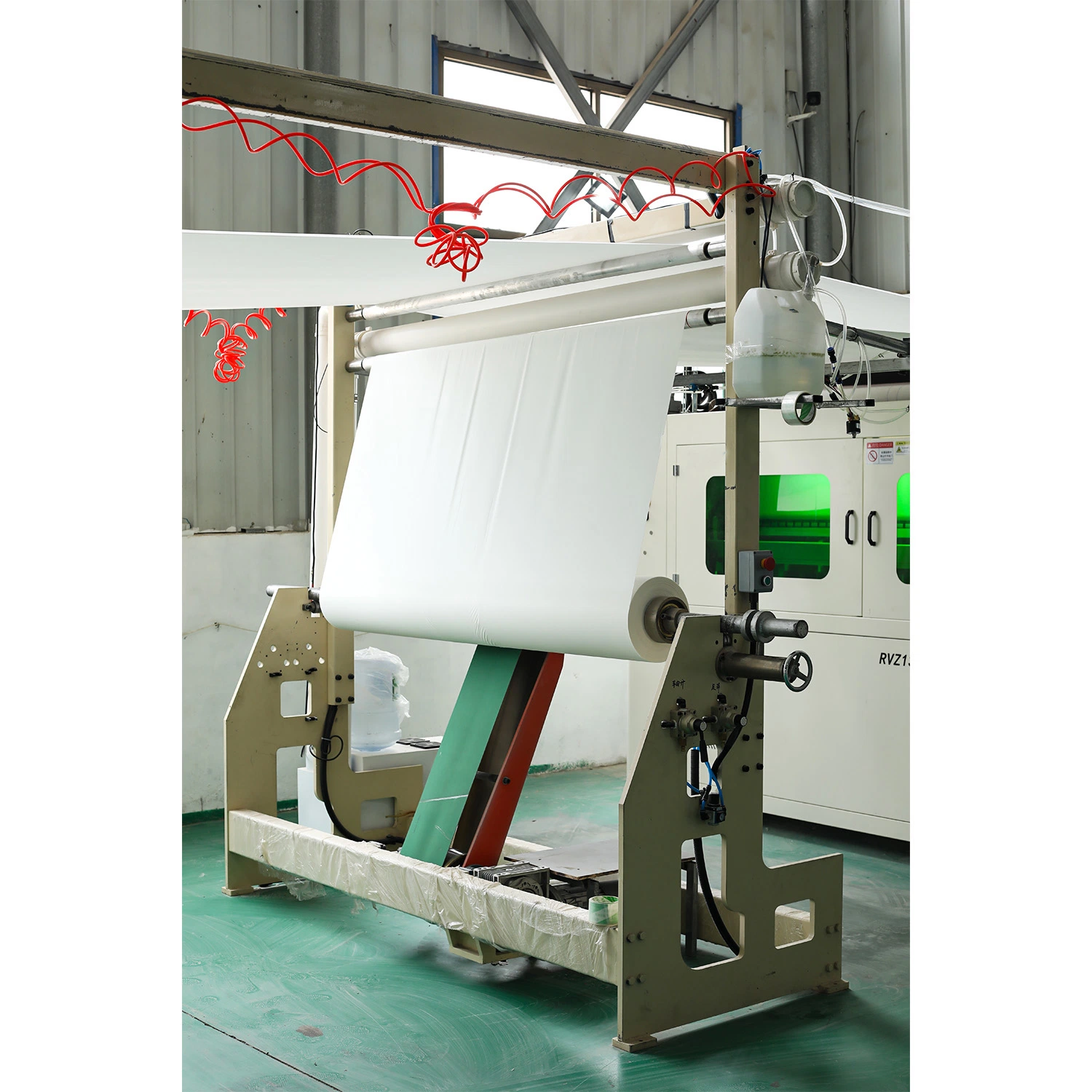 High Quality Tissue Paper Making Machine Manufacturer Easy Control Soft Pack Facial Tissue Interleaved V Folding Machine