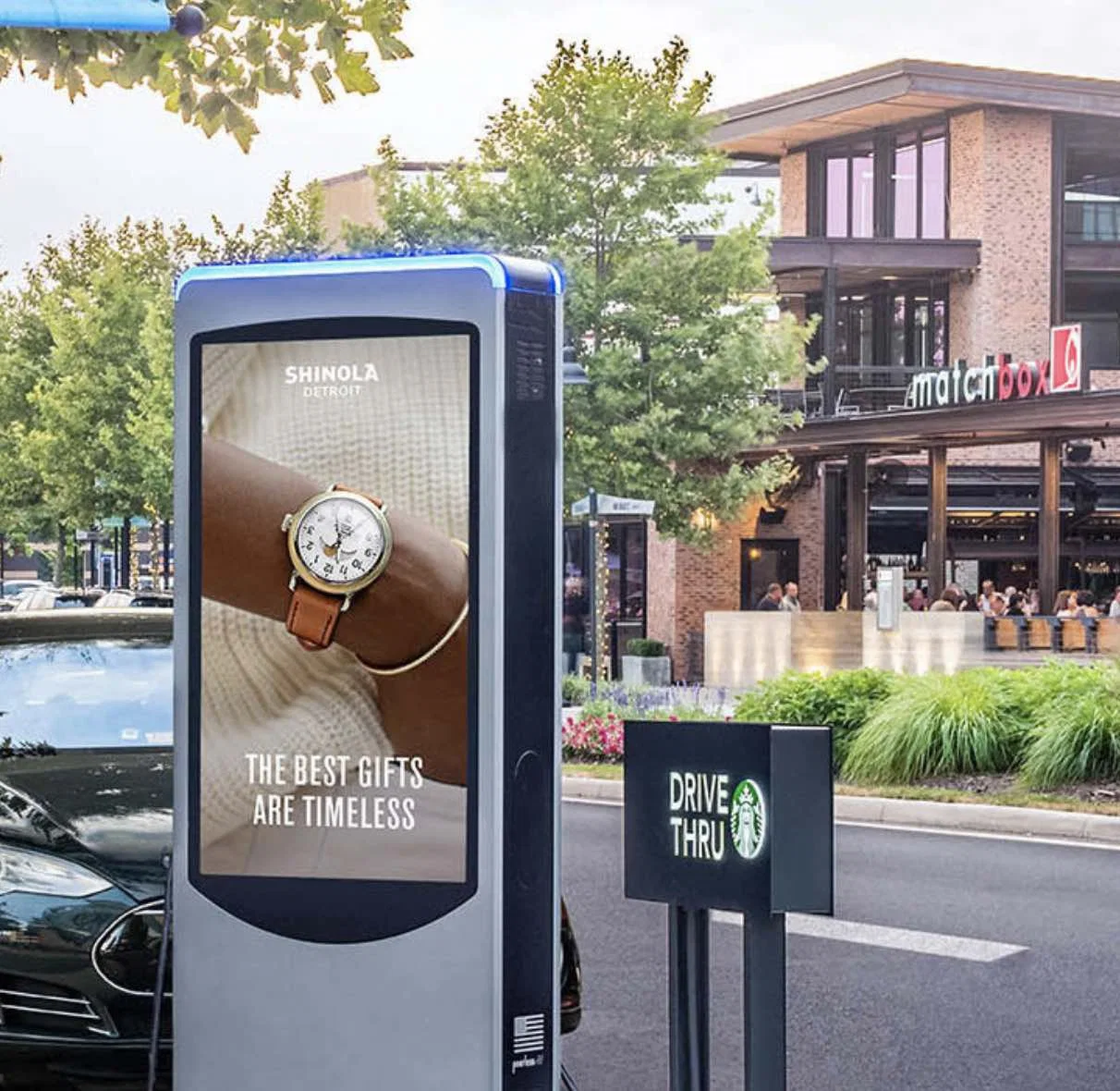 Cargador de vehículo eléctrico de 7 11 22 44 kW AC EV Con pantalla LCD de publicidad de anuncios de 55 pulgadas OCPP 1,6 Estación de carga de fase 3 estándares europeos / americanos