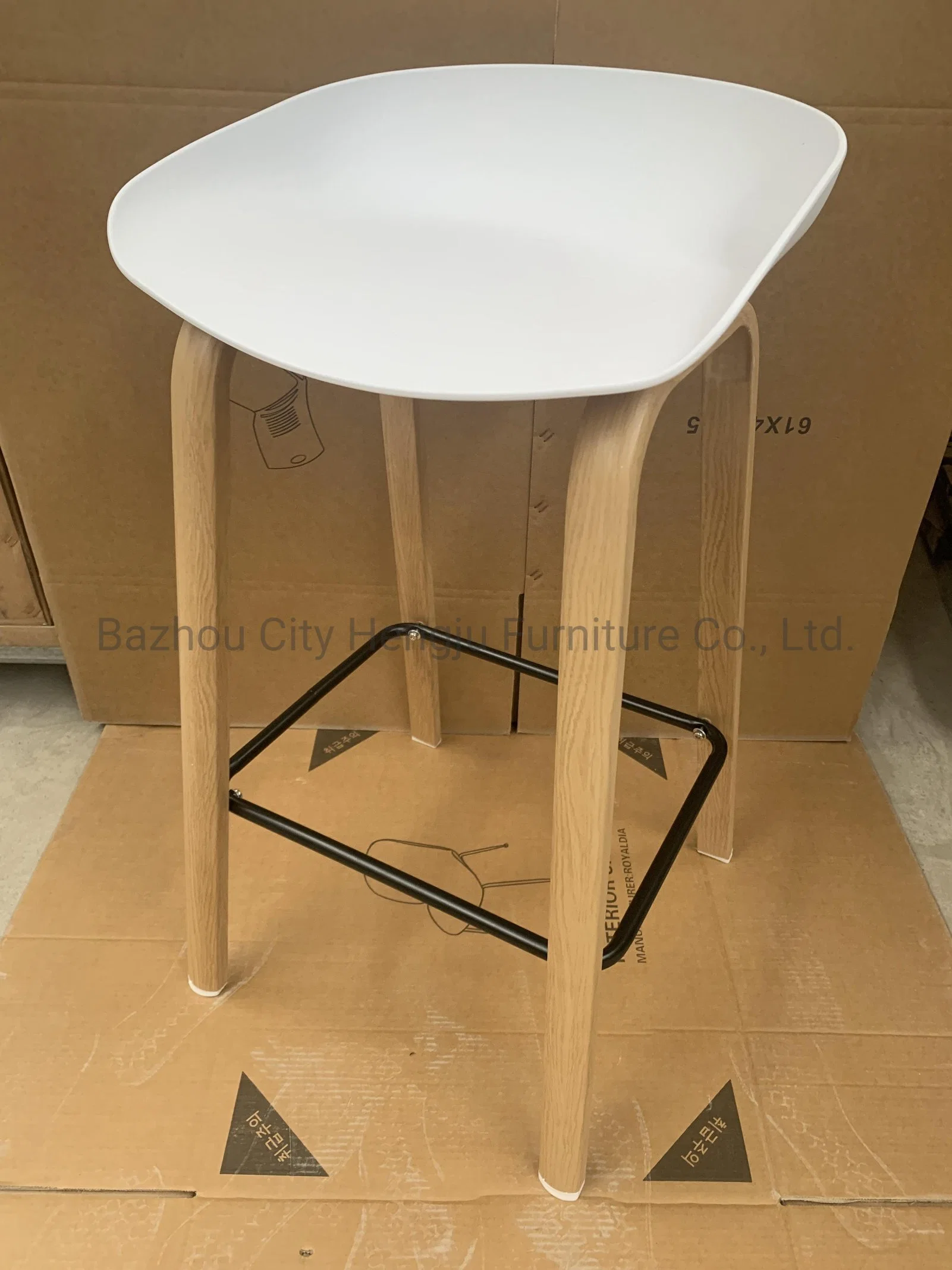 Contemporary Metal Transferred Frame Black/White PP Cushion Plastic Dining Chair Bar/Home/Hotel/ Use