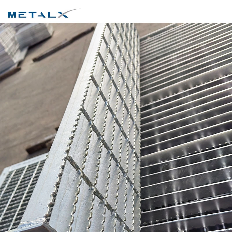Maille en acier doux industrielle HDG Flooring grilles dentelée fournisseurs Stair-Treads Steel-Grate-