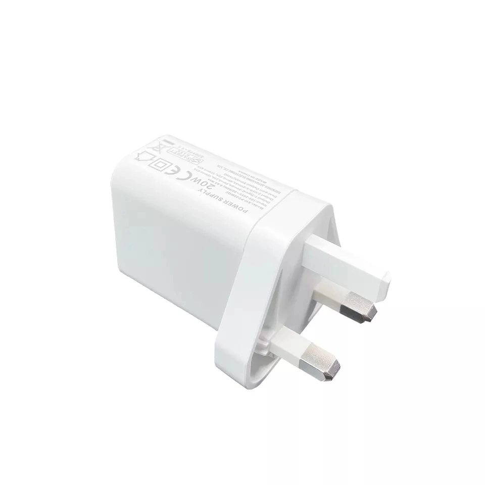 UK 3 Pin Plug in Quick Charging Adapter Dual Port Singapore Safety Mark 20W Pd USB C Wall Charger for Mobile Phone