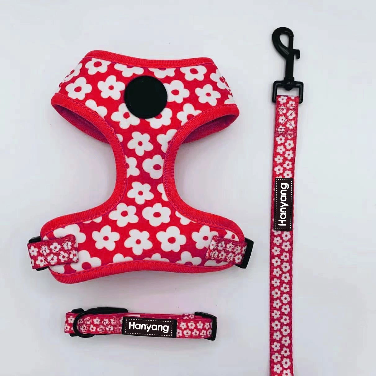 Hanyang Wholesale/Supplier High-Quality Custom Made Personal Logo Luxury Padded Comfrtable Dog Harness Dog Bandana Sets Pet Accessories