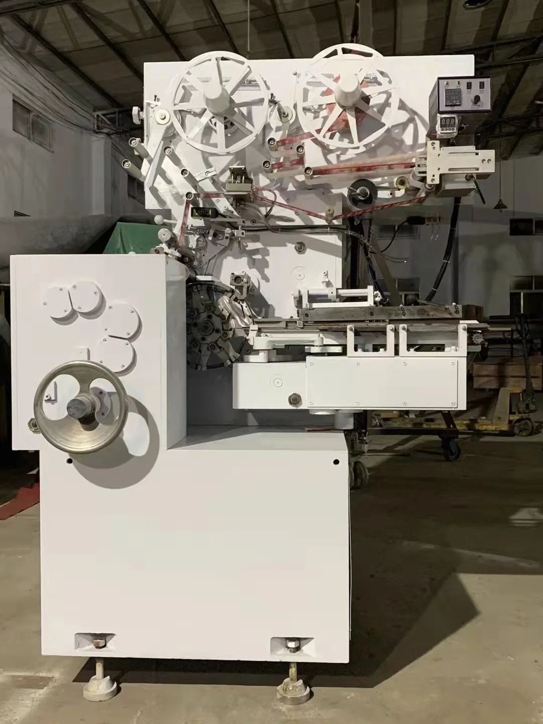 Taffy Chewing Gum Cut Fold Wrap Machine