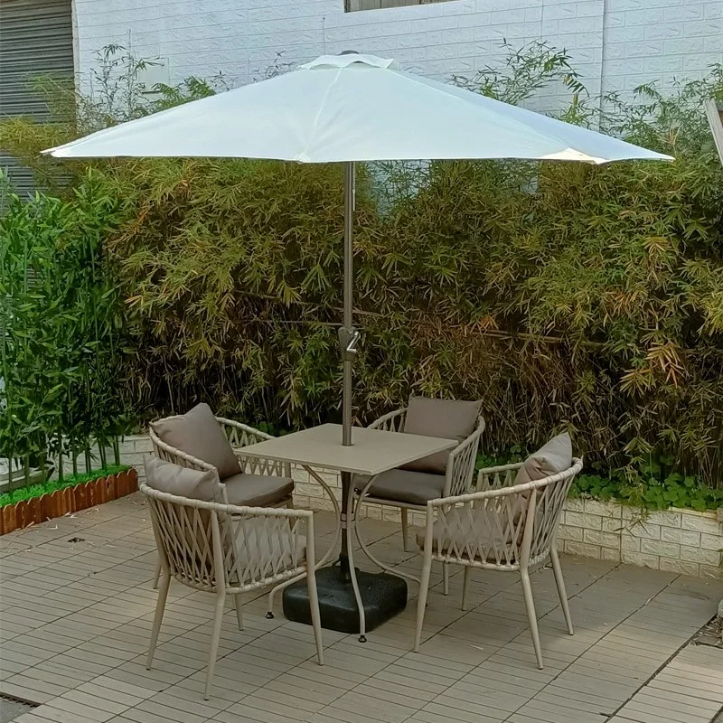 Hotel Rope mobiliário com conjunto de jantar ao ar livre Jardim de cadeira e mesa de jantar Corda de vime tecidos cadeiras ao ar livre com guarda-chuva