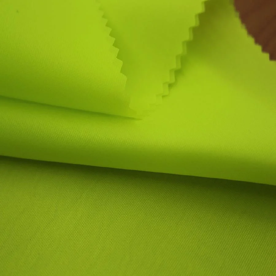 Vente chaude 100%Polyester Twill mécanique pongés respirant tissu Softshell Fluorescence feuilleté TPU