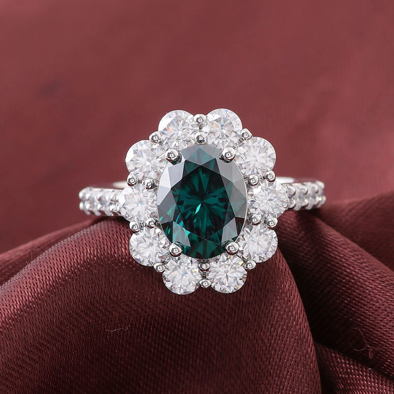 European Style Elegant Retro Flower Silver Gold Plated 2CT Oval Emerald Moissanite Diamond Halo Ring