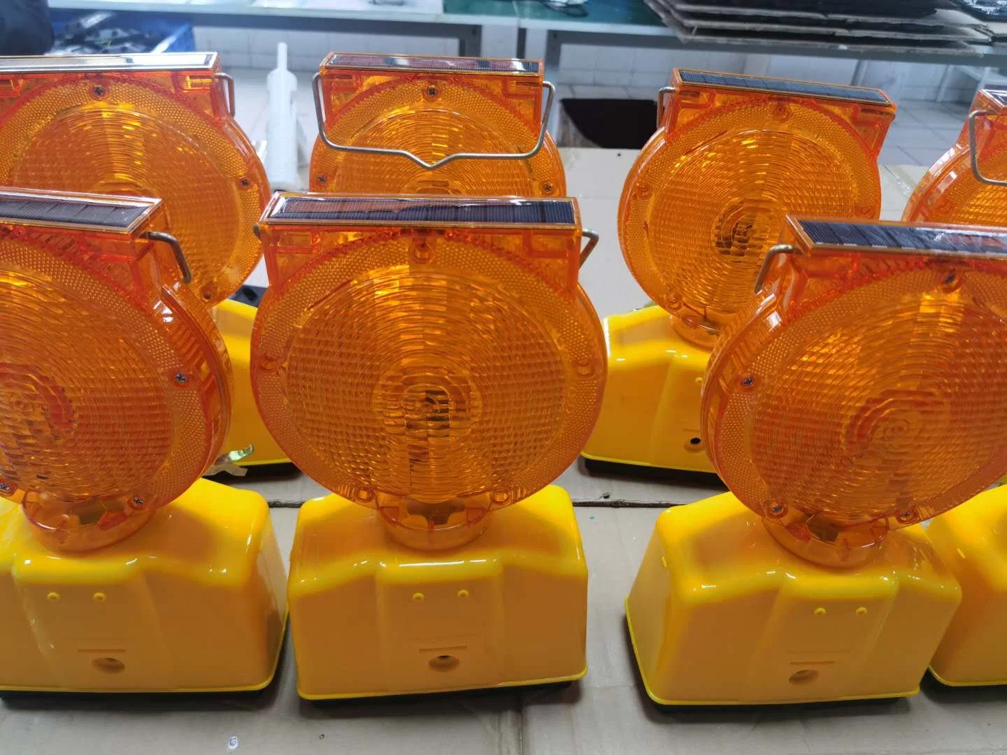 Road Work Warning Light Battery Powered Traffic Cone Emergency Flasher LED Solar Barricade Light