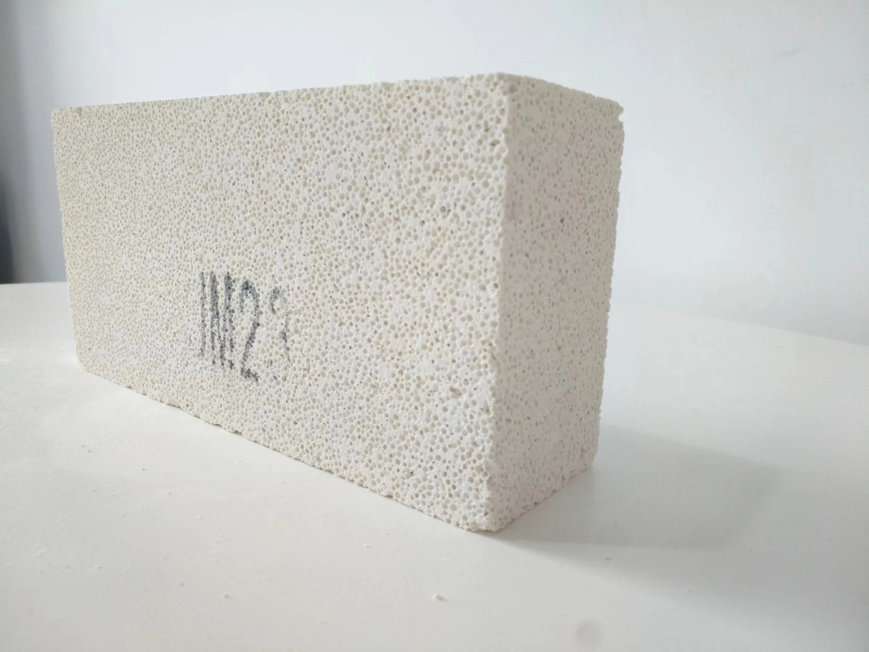 Zibo Hitech Furnace Uses Jm-26 Refractory Light Weight Mullite Insulation Brick