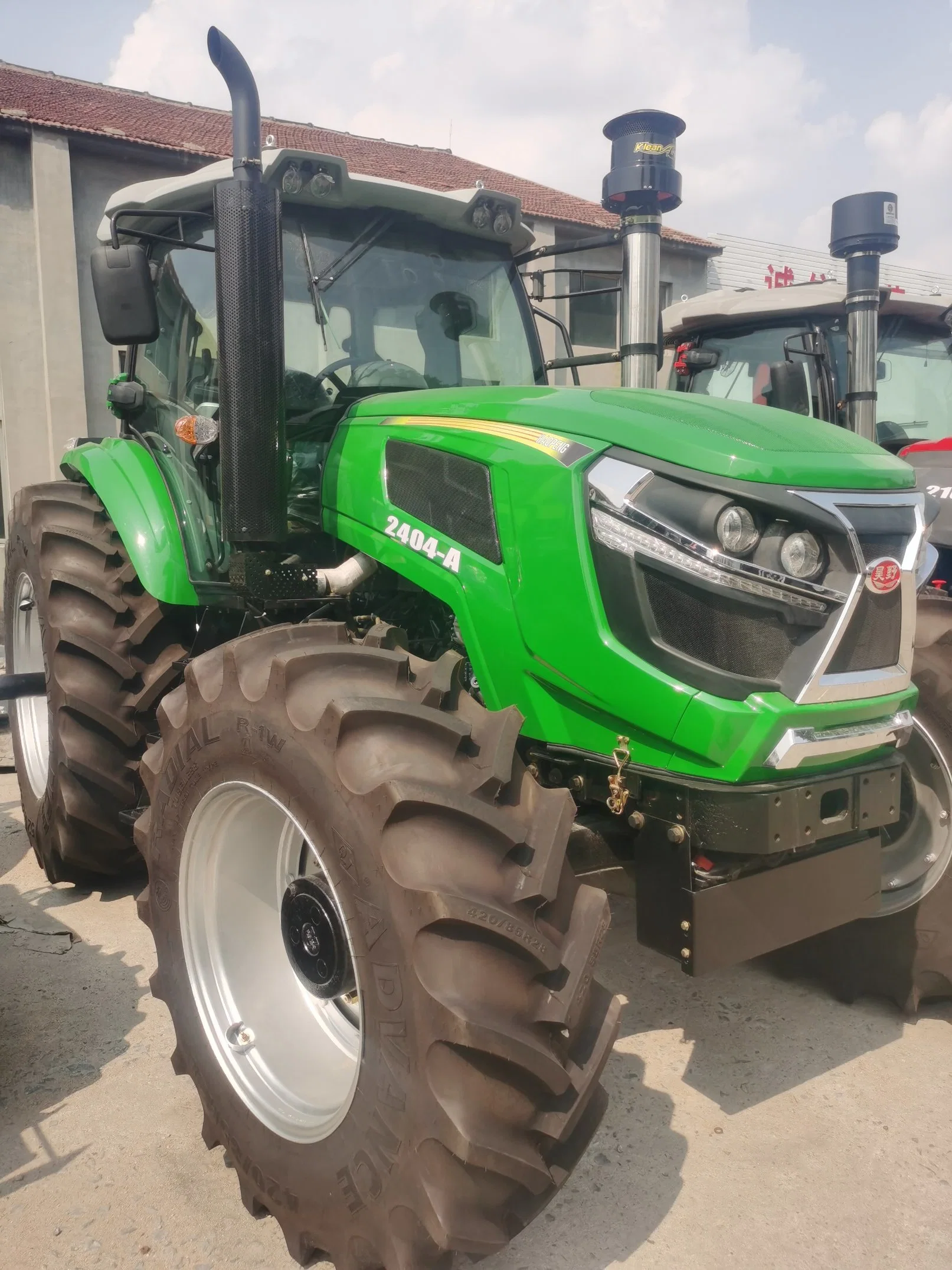 dB Heavy Duty Driven Tractor 4X4 200 Horse Power 210HP 220HP 200HP dB2004 Tractor Farm Use with Effective Gear Box