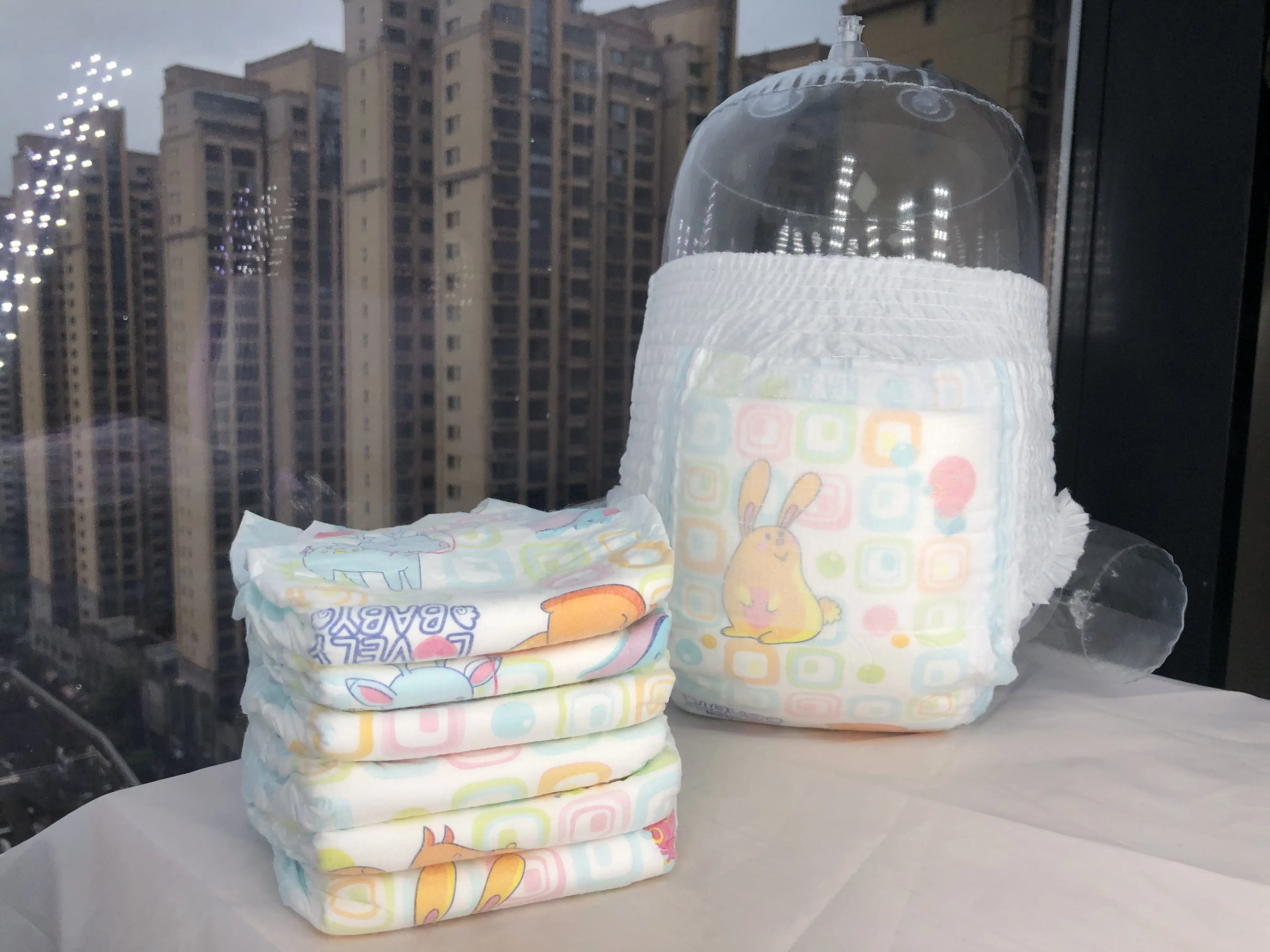 Disposable Baby Diapers Wholesale/Supplier by Chinese Factories Have High Absorption, Breathable, Dry and Soft Surface Layer. Popular