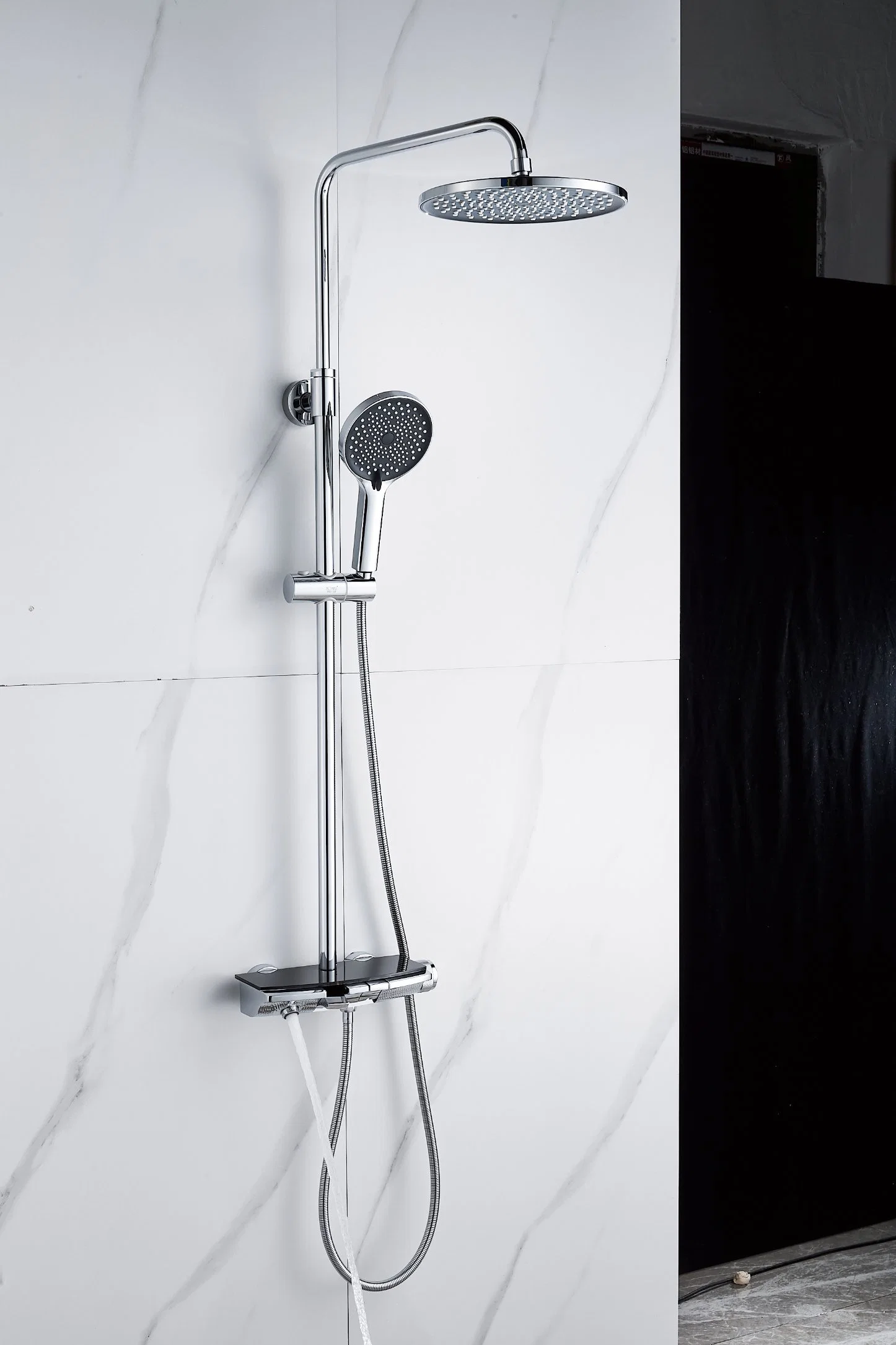 Fabricante de torneiras Momali Profasional de alta qualidade Conjunto de chuveiro com botão de piano para banheiro.