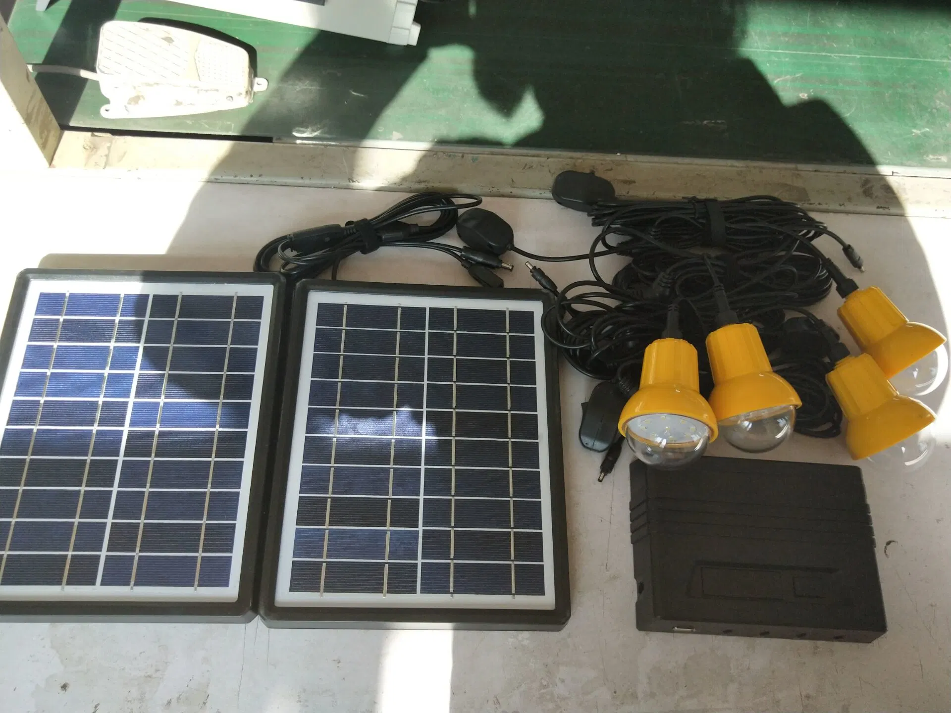 10W off-Grid Renewable Solar Energy Home System for Remote Districts