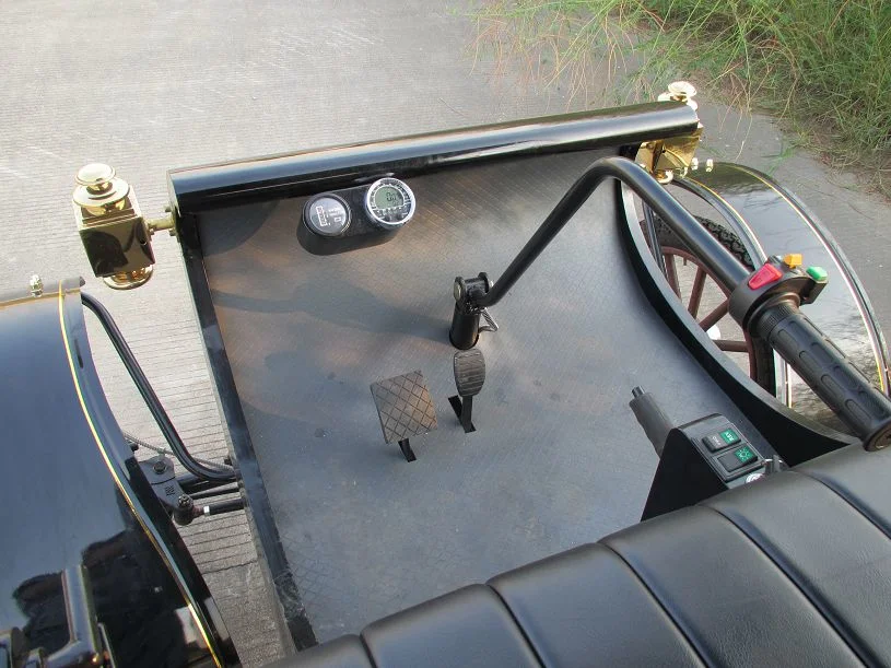 Voiture de golf de style ancien antique Visite spéciale sur la vente du véhicule