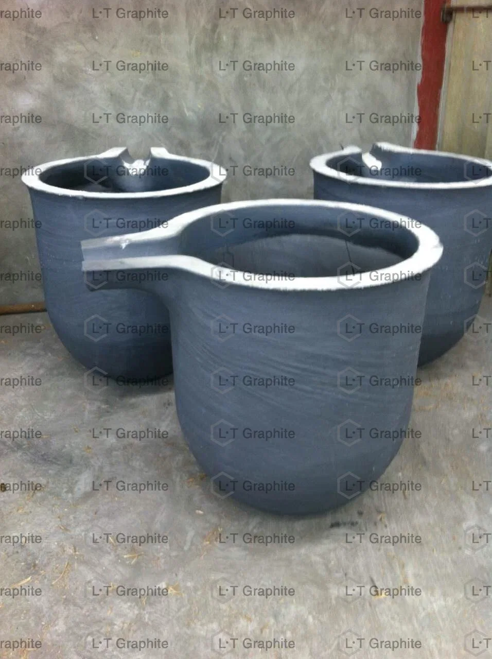 Corrosion Resistance to Acid and Alkaline Sic Graphite Crucible for Induction Thermal