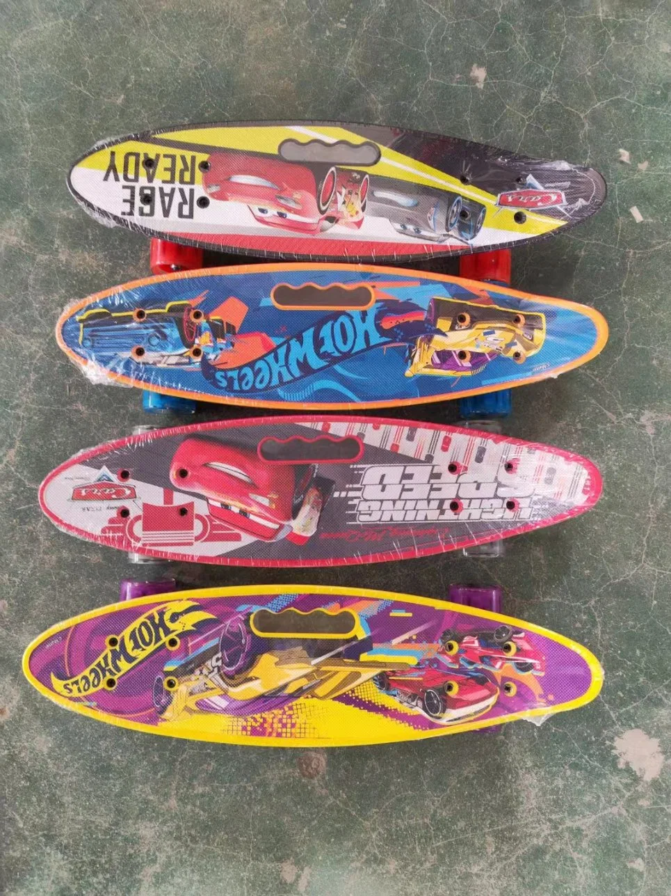 Nouveau panneau de skateboard en PP et fibre de verre en plastique 22 pouces Penny Board Pour les enfants