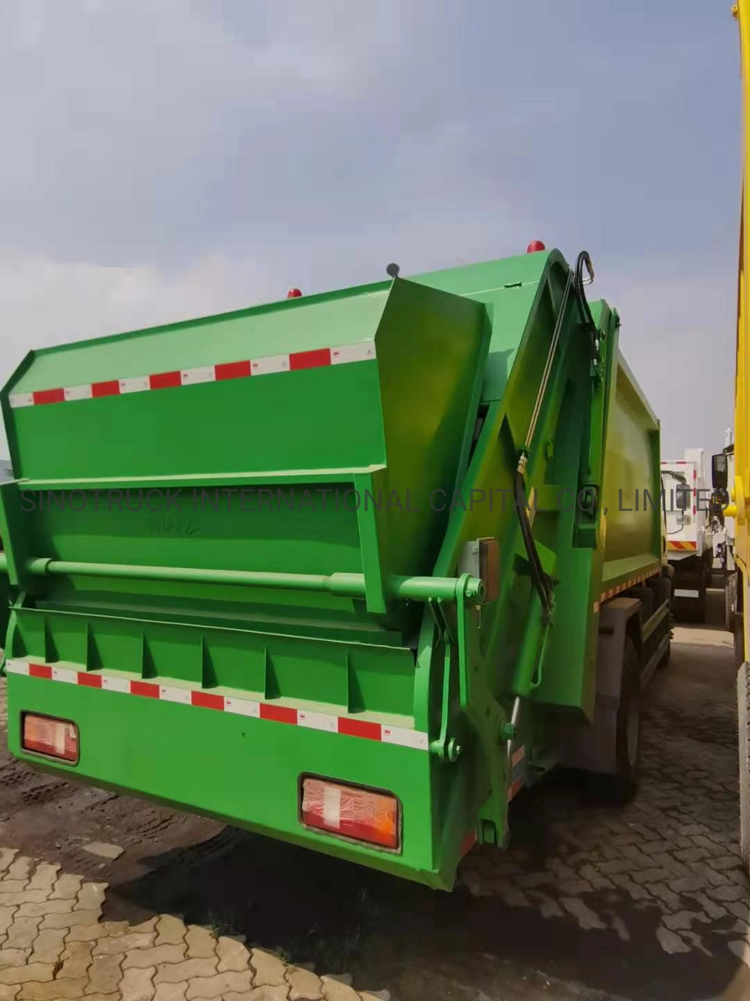 China Good Quality Sinotruk HOWO Garbage Truck 8cbm