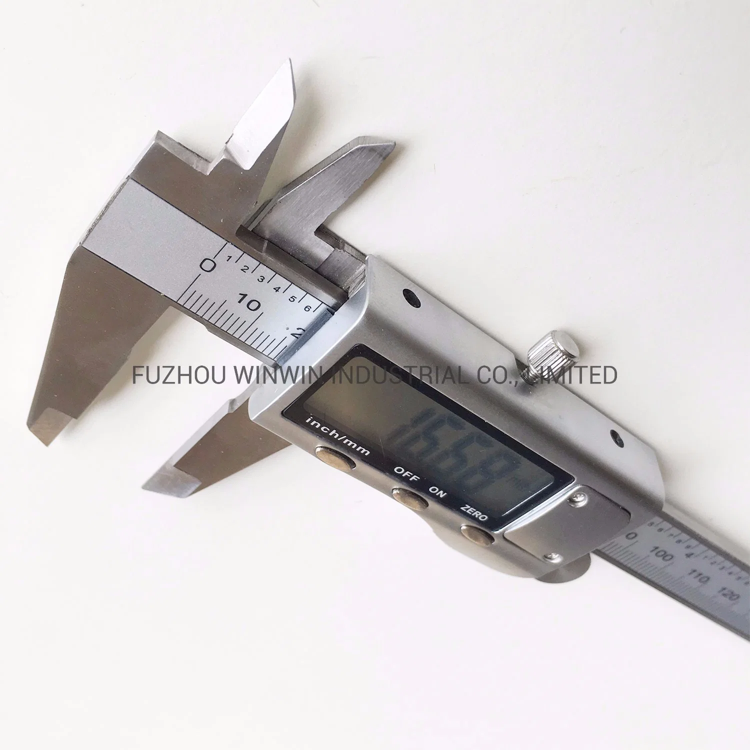 Economical Model Stainless Steel Digital Caliper with Metal Case (WW-DC09B)