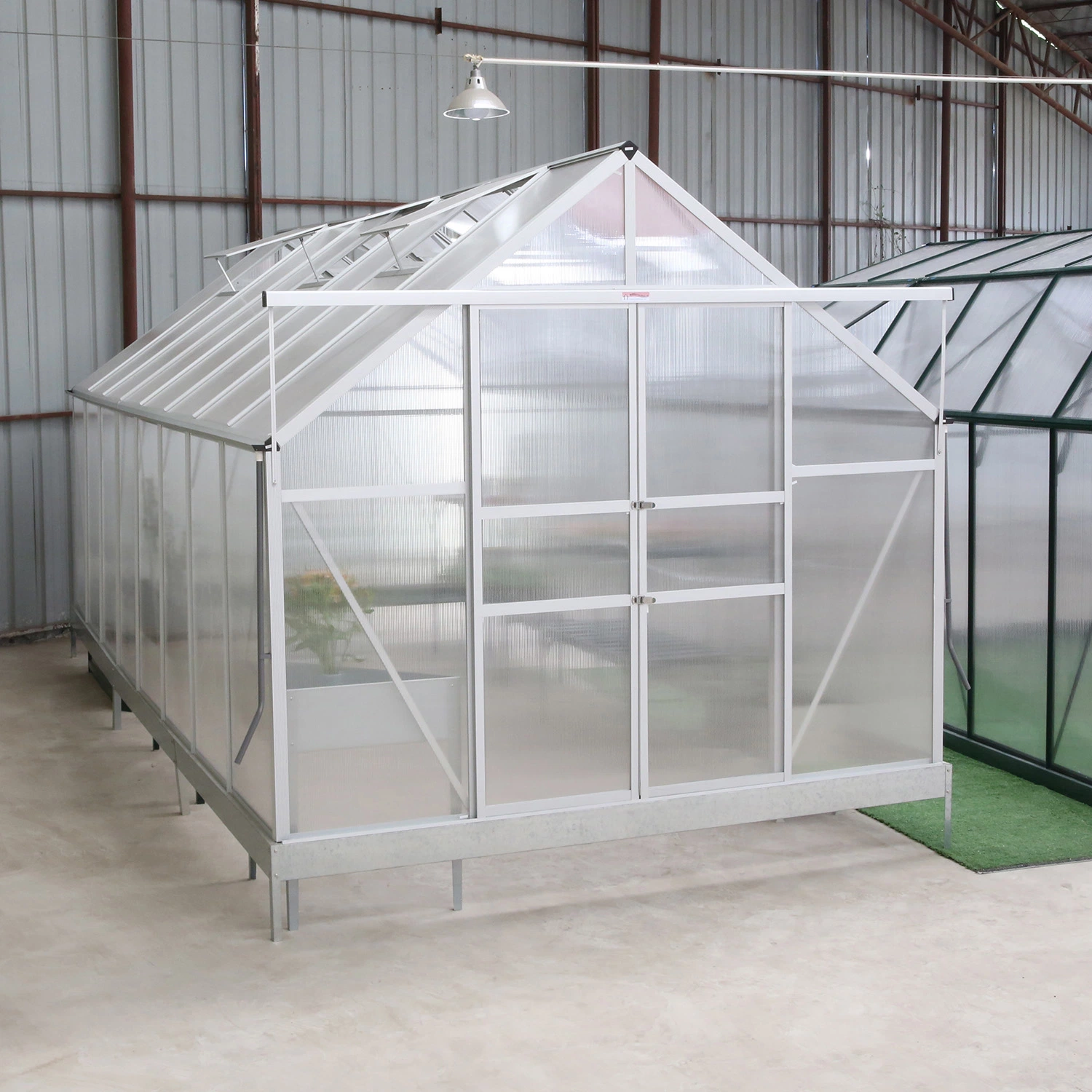 Efficient Solar Energy Powered Hydroponic Tomato Greenhouse