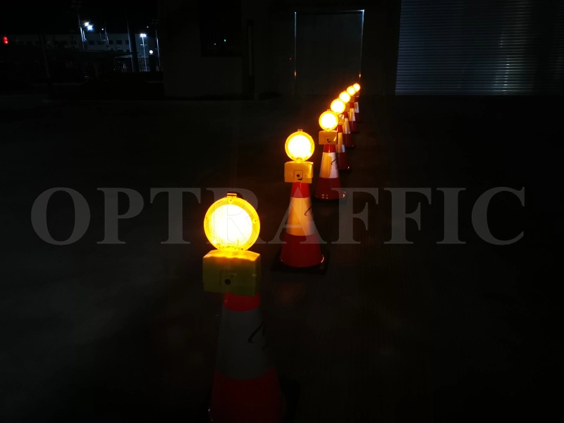 China Supplier Highway Traffic Safety Solar Battery Power LED Barricade Light