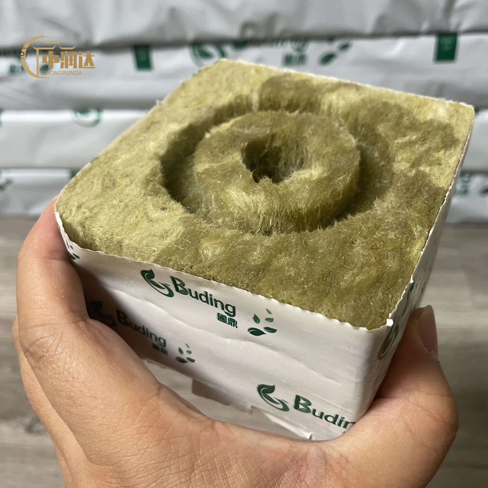 Doble agujeros 6X4X3 sistema de cultivo de siembra de pulgadas cultivo de siembra cultivo de medios de cultivo Lana de piedra Hidroponic Rock Wool Cube