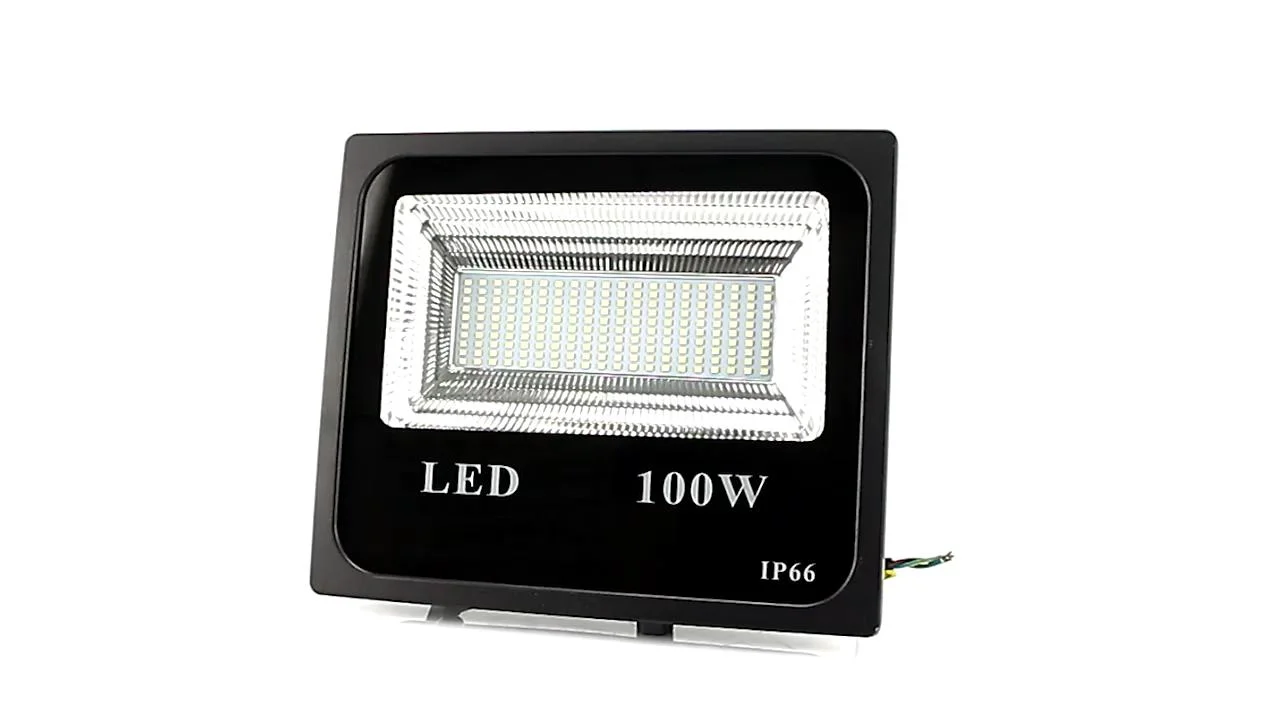 New Design Heat Sinking Housing Waterproof IP65 IP67 Outdoor Lighting Sports Stadium 150W LED Flood Light