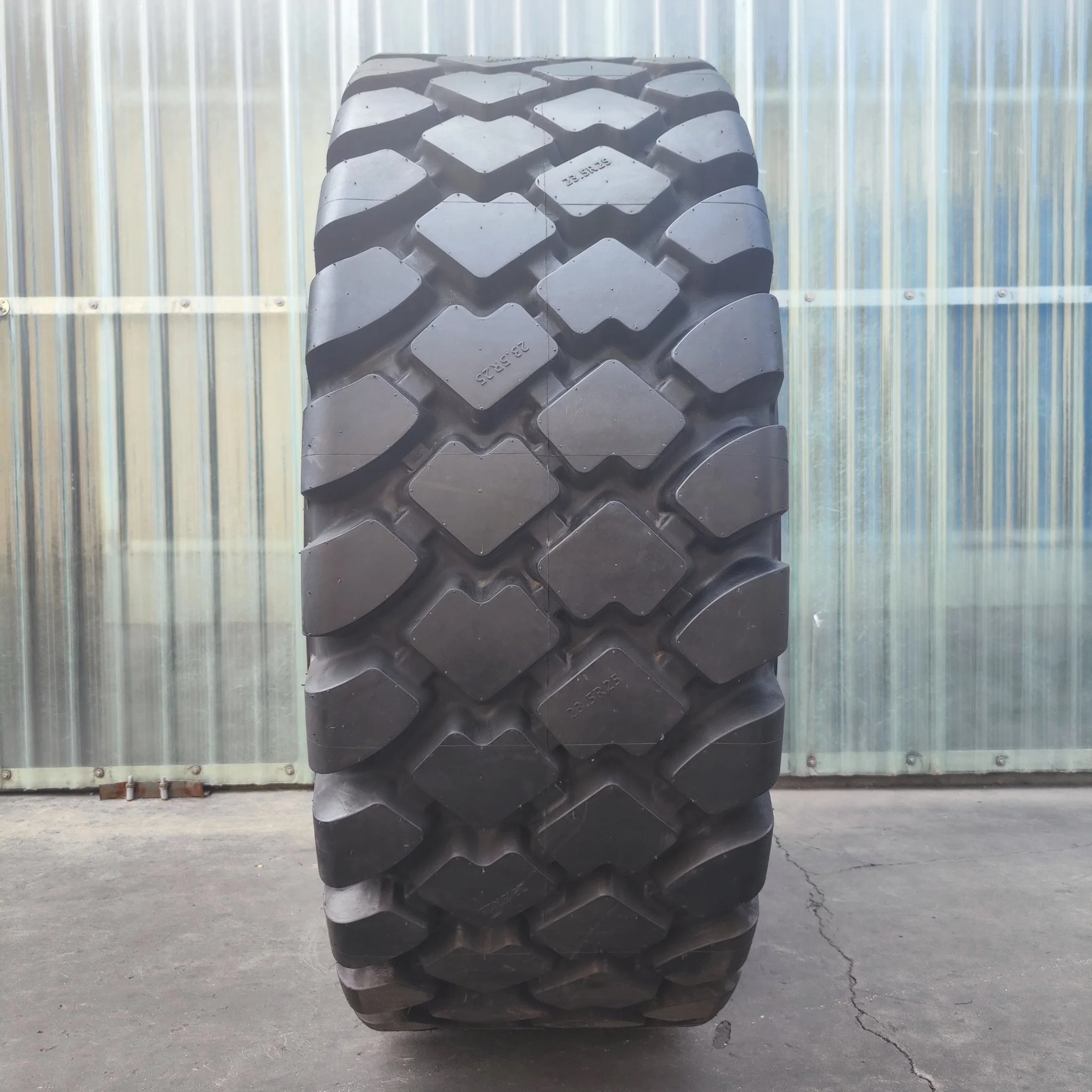 Neumático fuera de carretera Annaichi A777 17.5r25 Construcción industrial neumático radial OTR Neumático de fábrica para cargadora de carretilla elevadora a bajo precio