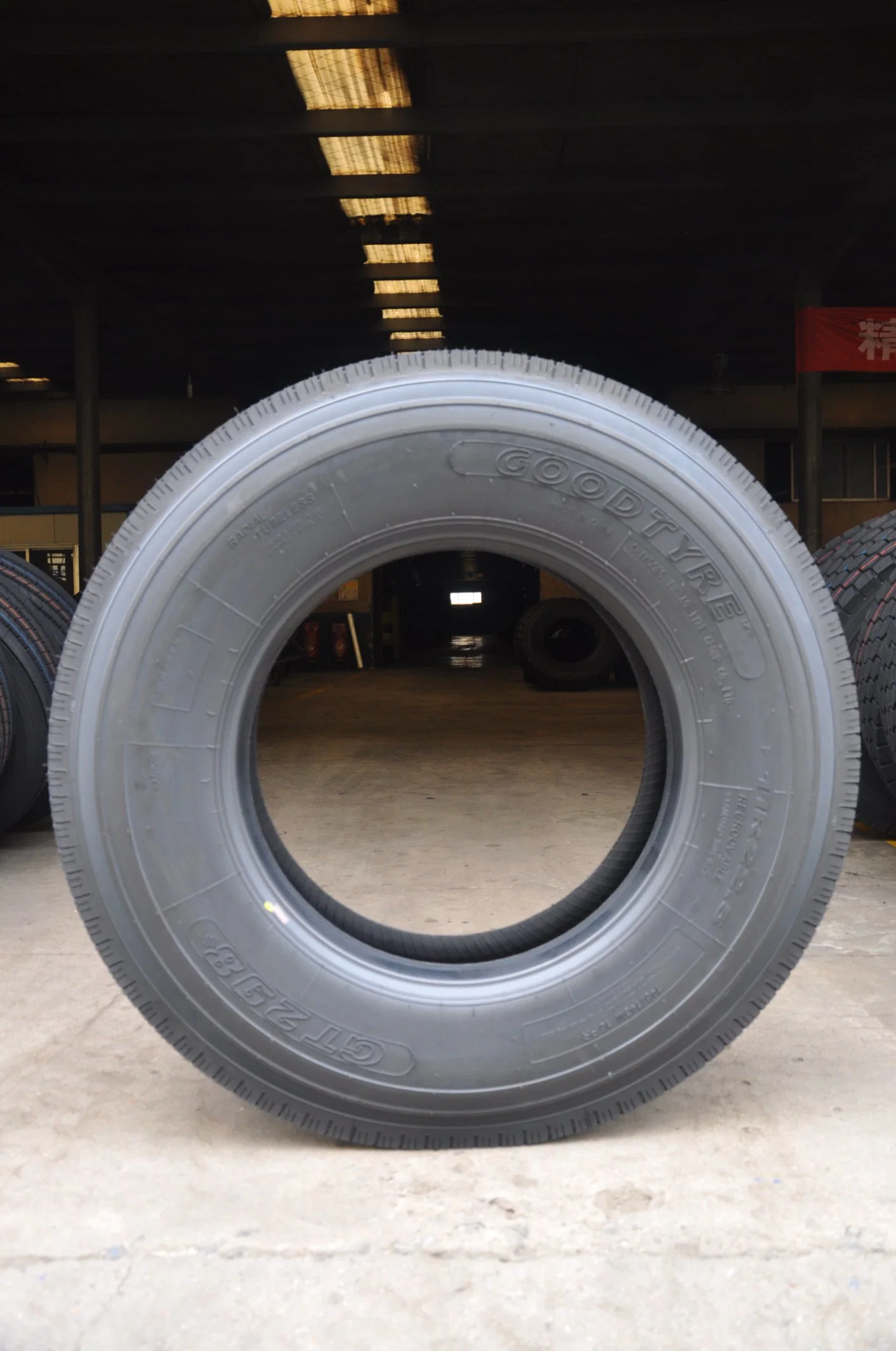 Durun 8.25r16 16pr Yth1 Trucktire with 3 Grooves