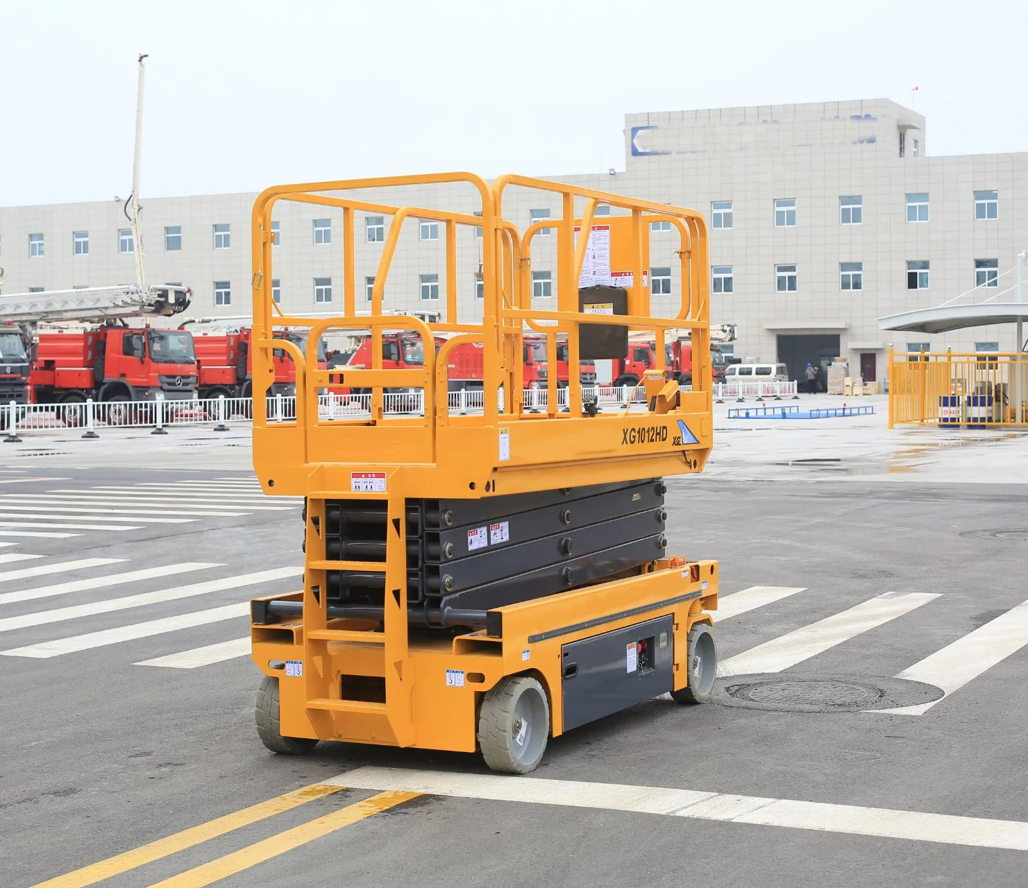 Mobile Portable Hydraulic Aerial Lifts/Sing Mast Aluminum Lift Platform Xg0807dcw Xg1012HD with 8m 10m Lifting Height