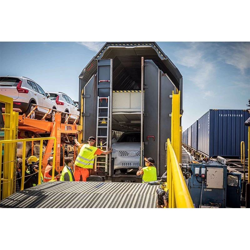 Los coches nuevos y usados se exportan a Asia Central Transporte ferroviario