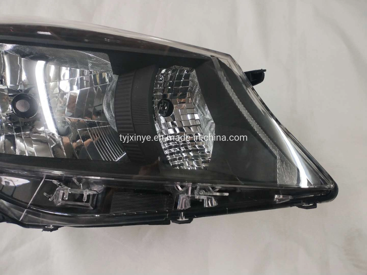 Wholesale/Supplier Factory Price Best Service Headlamps Front Headlights for Yaris Vitz " 14 2D Auto Body Kits