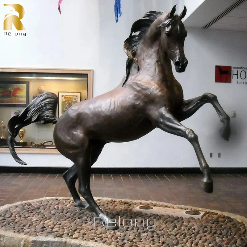 Décoration de pelouse extérieure Grande sculpture de cheval en bronze sautant Statue à vendre.